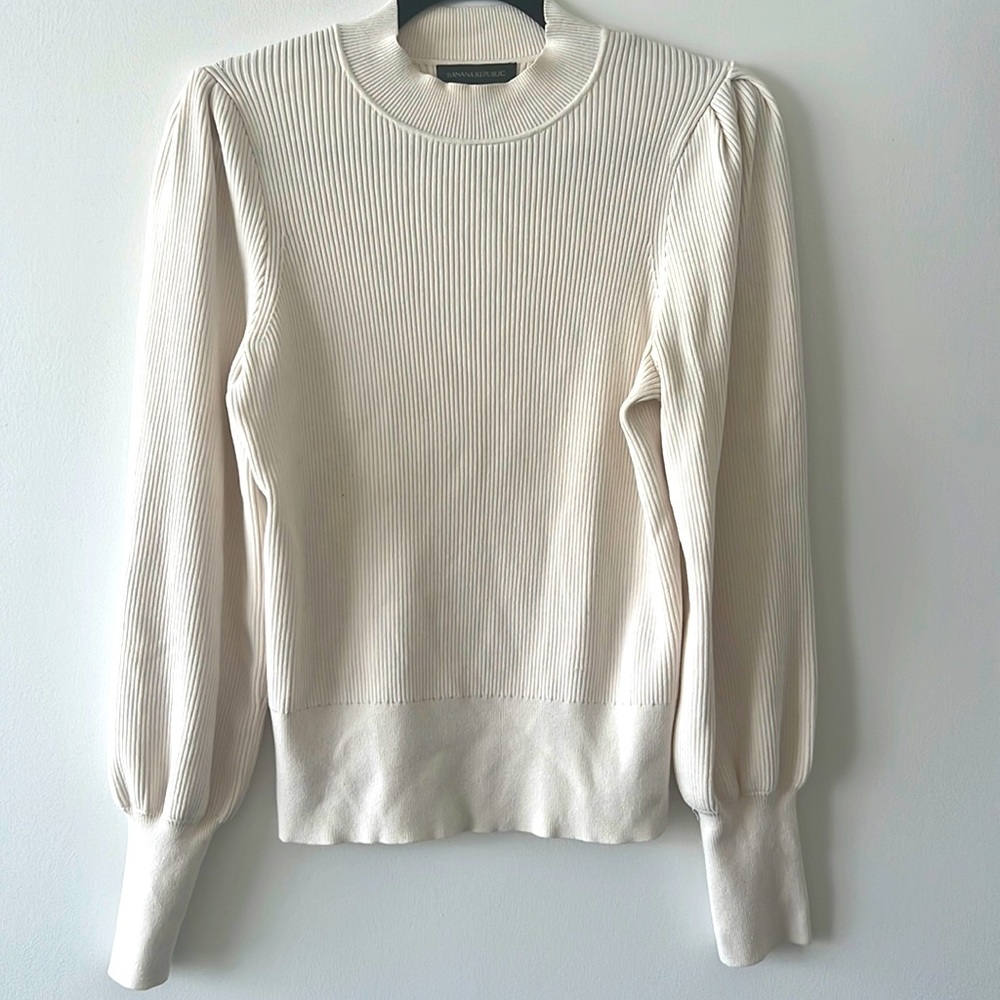 Banana Republic cream sweater M